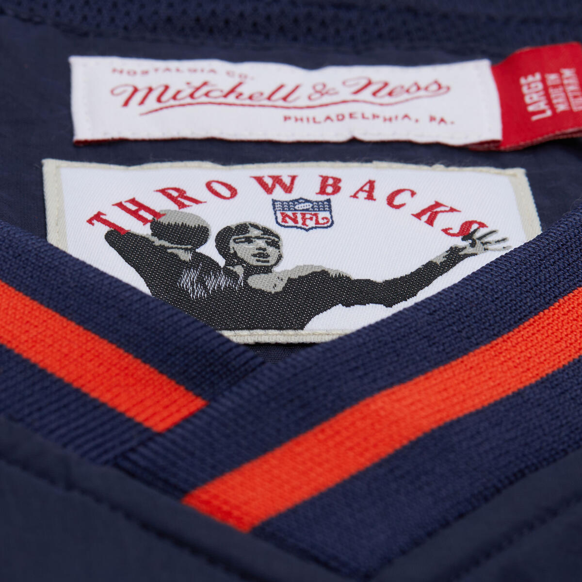 M&N NFL Chicago Bears Nylon Pullover Jacket