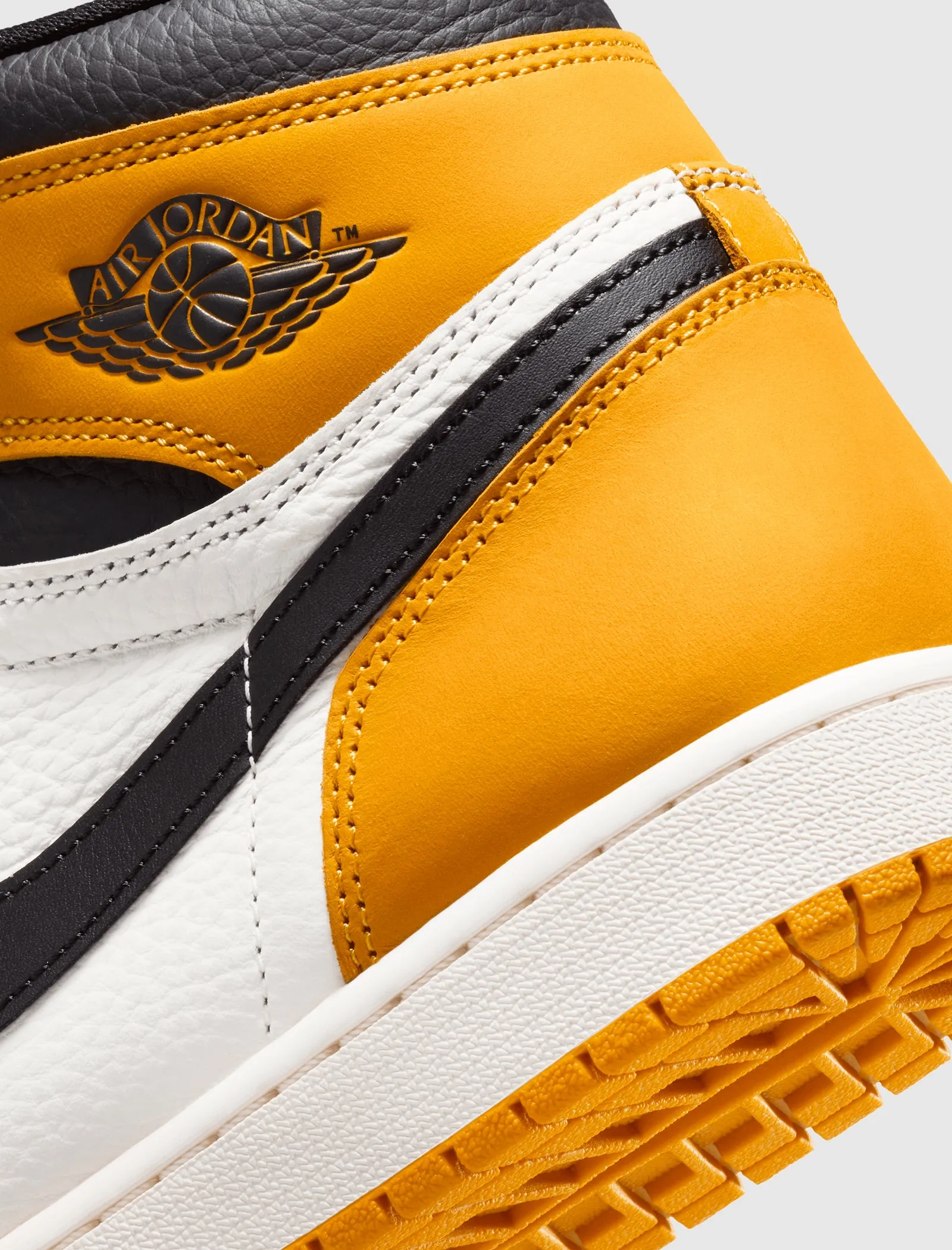 AIR JORDAN 1 RETRO HIGH OG "YELLOW OCHRE"